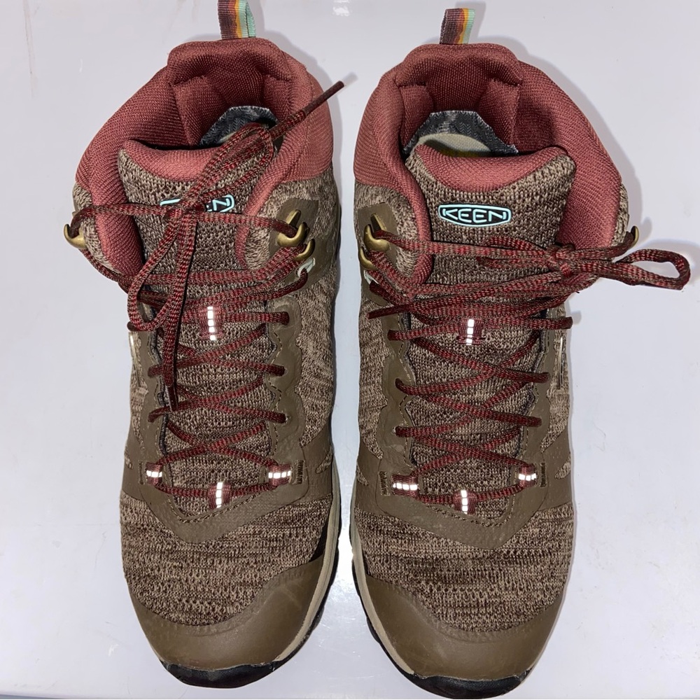 Women’s Keen waterproof hiking boots - Terradora 2 mids Size 8